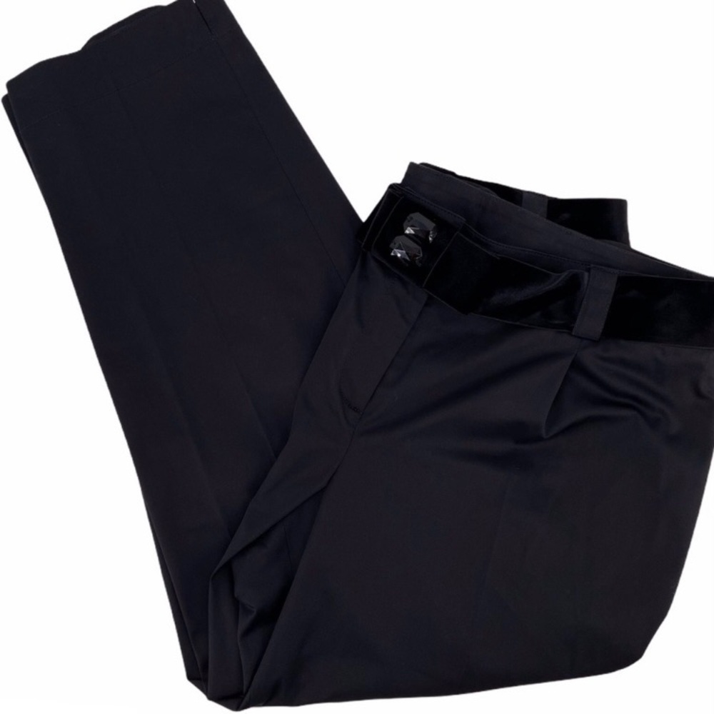 St. John women’s shorts size 14 black dress shorts really lovely and long